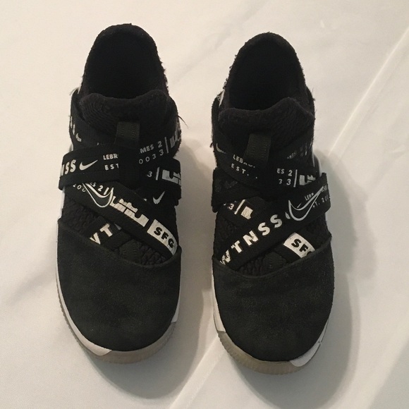 Lebron James sneakers - Picture 2 of 5